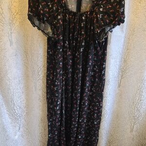 Hot Topic Black and Red Floral Dress